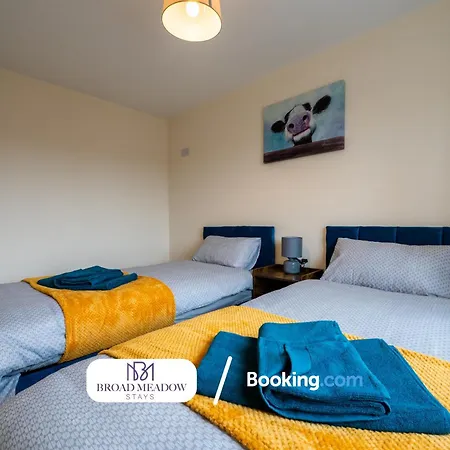 Broad Meadow Stays: Campbell House - New 2-bed Garden Retreat Holiday home Lincoln
