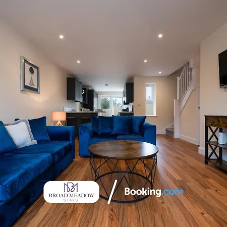 Broad Meadow Stays: Campbell House - New 2-bed Garden Retreat