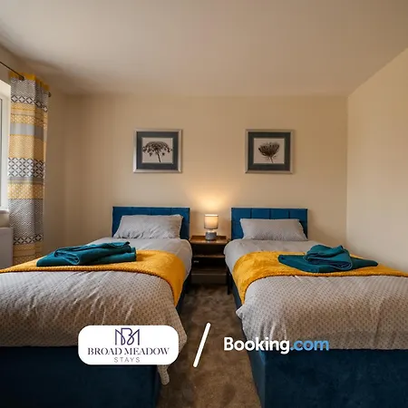 Broad Meadow Stays: Campbell House - New 2-bed Garden Retreat Lincoln