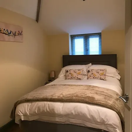 Escape To The Country * Lincoln
