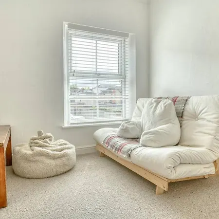 Holiday home Cosy Town House Near The Castle Pass The Keys *