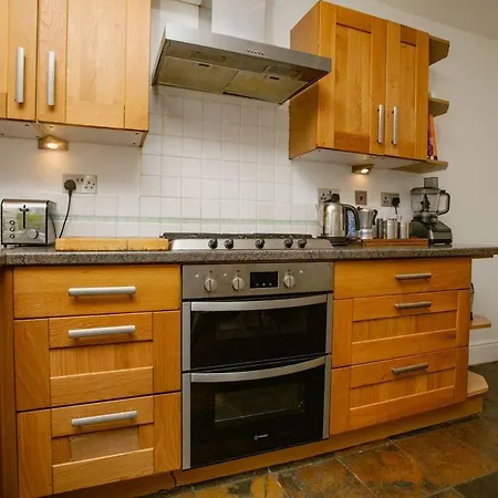 Cosy Town House Near The Castle Pass The Keys Holiday home *