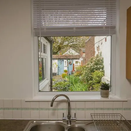Cosy Town House Near The Castle Pass The Keys *