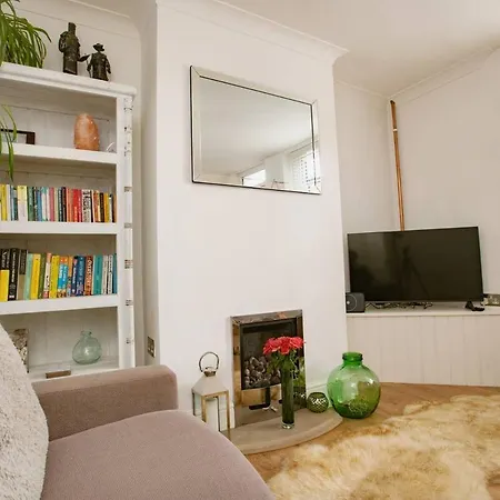 Cosy Town House Near The Castle Pass The Keys Holiday home