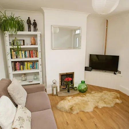 Cosy Town House Near The Castle Pass The Keys *