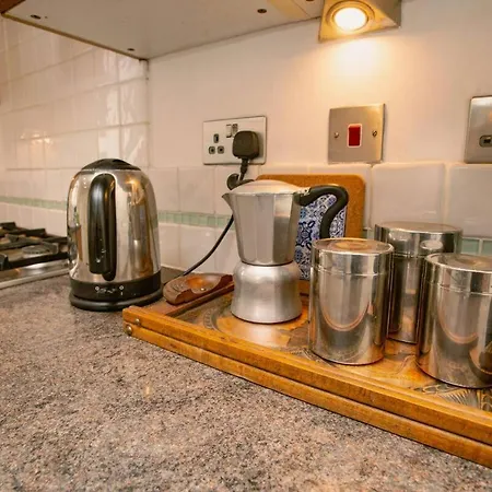 Cosy Town House Near The Castle Pass The Keys