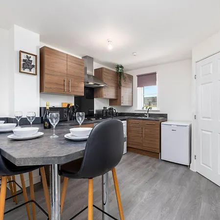 Guest house The Holt-ideal For Contractors- Sylish 2 Bedrooms Apartment-parking