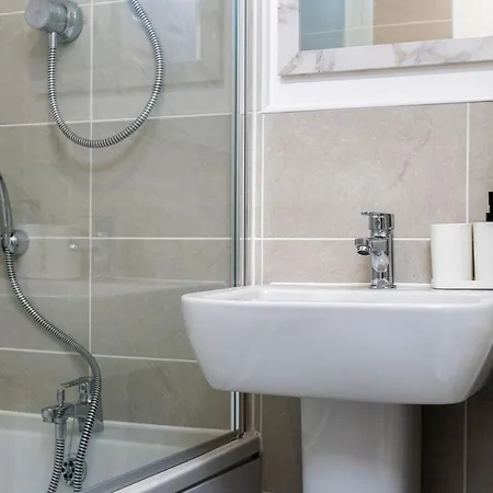 The Holt-ideal For Contractors- Sylish 2 Bedrooms Apartment-parking Guest house Lincoln