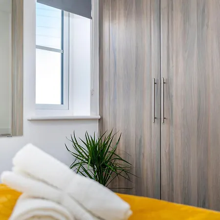 The Holt-ideal For Contractors- Sylish 2 Bedrooms Apartment-parking Guest house Lincoln