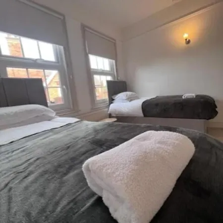 Apartment Cathedral View-2 Br-parking-ideal For Contractors Lincoln