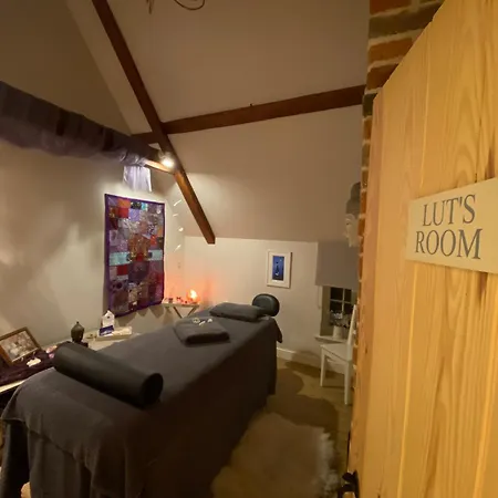Lut's Place 3*