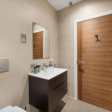 Designer In - Sleeps 8 Apartament