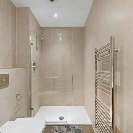 Designer In - Sleeps 8 Apartament *