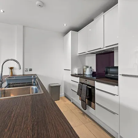 Designer In - Sleeps 8 Apartament