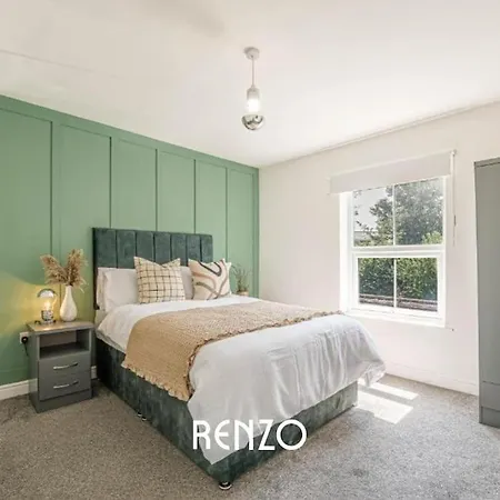 Cosy And Lovely 3-bed In By Renzo, Free Wi-fi, Sleeps 8! * Lincoln