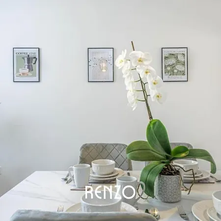 Apartment Cosy And Lovely 3-bed In By Renzo, Free Wi-fi, Sleeps 8! Lincoln