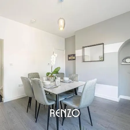 Cosy And Lovely 3-bed In By Renzo, Free Wi-fi, Sleeps 8! Apartment