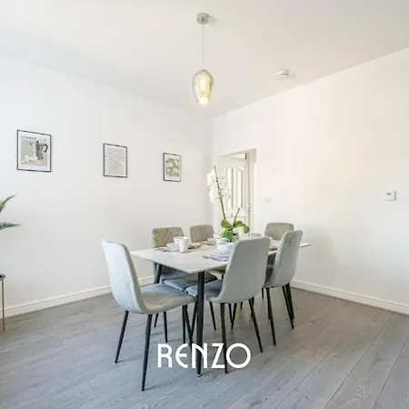 Cosy And Lovely 3-bed In By Renzo, Free Wi-fi, Sleeps 8! *