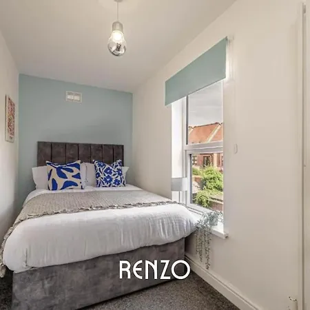 Cosy And Lovely 3-bed In By Renzo, Free Wi-fi, Sleeps 8! Apartment Lincoln