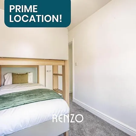 Cosy And Lovely 3-bed In By Renzo, Free Wi-fi, Sleeps 8! *
