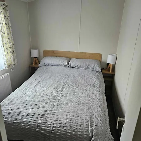 Luxury Caravan 3 Bedroom 8 Berth With Hot-tub 2 Nights Minimum Please, Parties 6 And Above A Bond Is Required * Lincoln