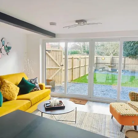 Captivating 2-bed House In Nettleham * Lincoln