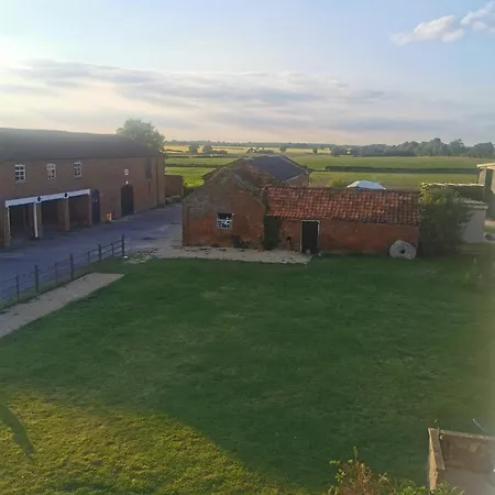 Apartment Countrylife Large Suite- Road Noise Lincoln