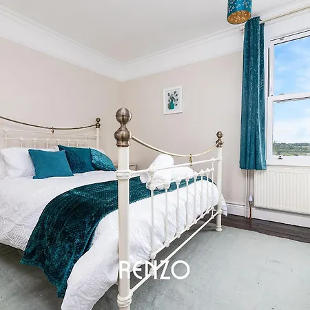 Apartment Immaculate And Bright 3-bed In By Renzo, Close To Hospital, Free Wi-fi! Lincoln