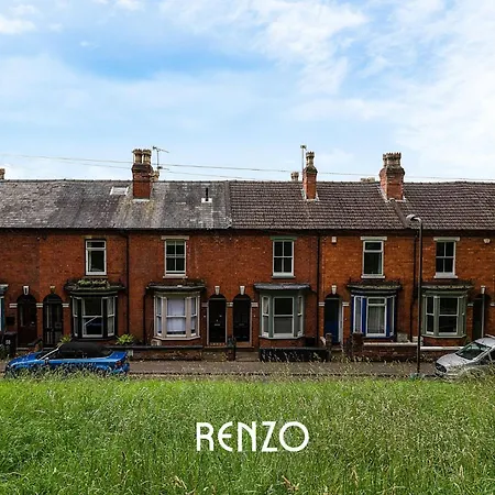 Immaculate And Bright 3-bed In By Renzo, Close To Hospital, Free Wi-fi! * Lincoln
