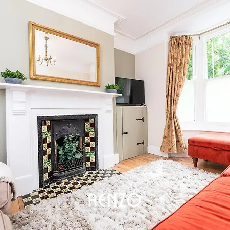 Immaculate And Bright 3-bed In By Renzo, Close To Hospital, Free Wi-fi!