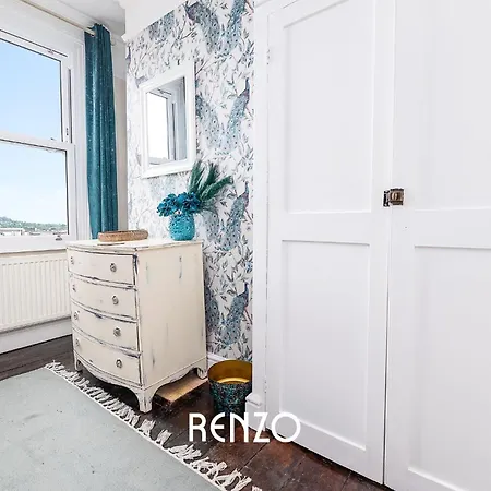 Immaculate And Bright 3-bed In By Renzo, Close To Hospital, Free Wi-fi! Lincoln