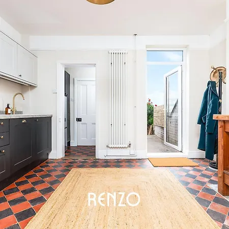 Immaculate And Bright 3-bed In By Renzo, Close To Hospital, Free Wi-fi! *