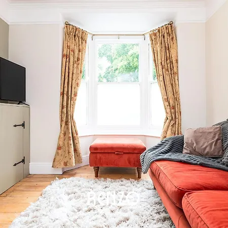 Immaculate And Bright 3-bed In By Renzo, Close To Hospital, Free Wi-fi! Lincoln