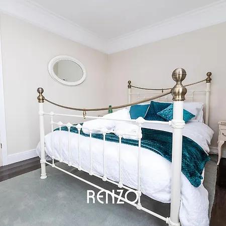 Immaculate And Bright 3-bed In By Renzo, Close To Hospital, Free Wi-fi! Apartment Lincoln