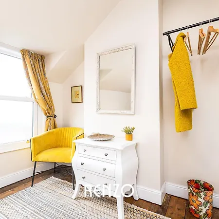 Immaculate And Bright 3-bed In By Renzo, Close To Hospital, Free Wi-fi! *