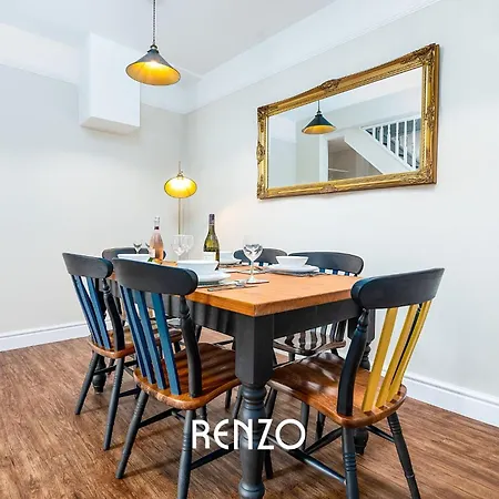 Immaculate And Bright 3-bed In By Renzo, Close To Hospital, Free Wi-fi! Lincoln