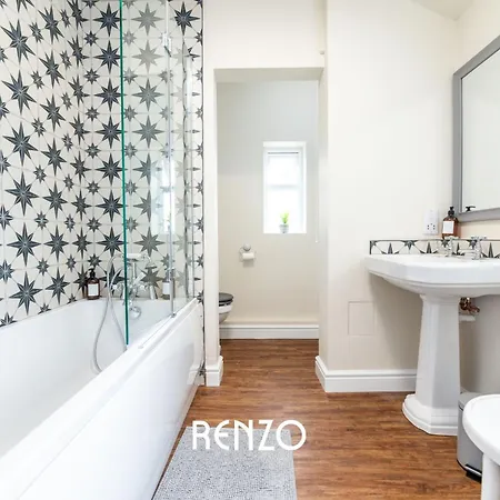 Apartment Immaculate And Bright 3-bed In By Renzo, Close To Hospital, Free Wi-fi!