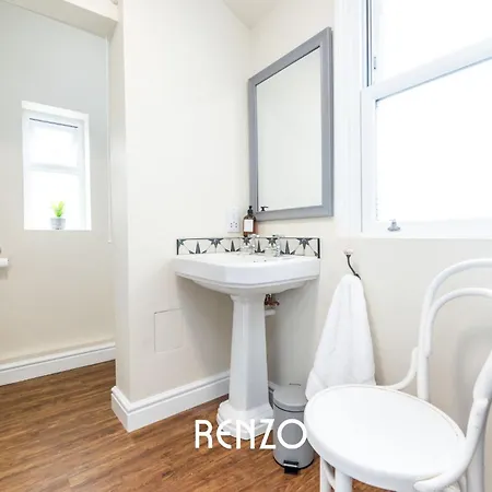 Immaculate And Bright 3-bed In By Renzo, Close To Hospital, Free Wi-fi! * Lincoln