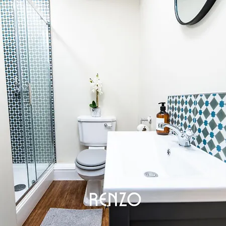 Immaculate And Bright 3-bed In By Renzo, Close To Hospital, Free Wi-fi! Apartment Lincoln