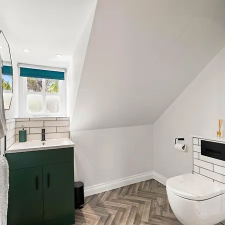 33 Bailgate, Holiday home *
