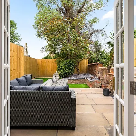 33 Bailgate, Holiday home