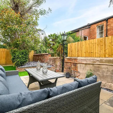 33 Bailgate, Holiday home *