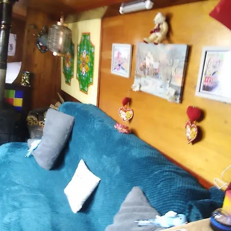 Rosie And Jim Retreat Town Centre With A Hot Tub