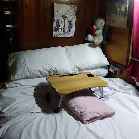 Rosie And Jim Retreat Town Centre With A Hot Tub *