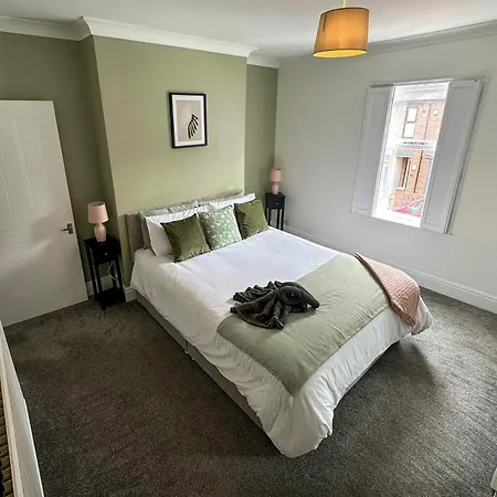 Cecil House - Stylish 2-bed, Sleeps 5 Guests, Free Parking, Close To Cathedral, Bars & Restaurants * Lincoln