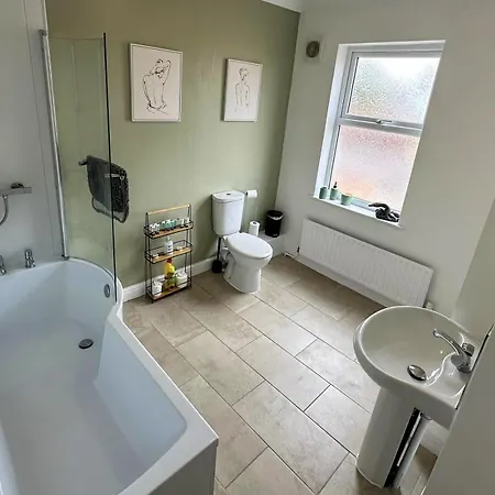 Cecil House - Stylish 2-bed, Sleeps 5 Guests, Free Parking, Close To Cathedral, Bars & Restaurants Holiday home *