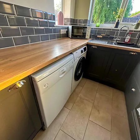 Cecil House - Stylish 2-bed, Sleeps 5 Guests, Free Parking, Close To Cathedral, Bars & Restaurants Lincoln
