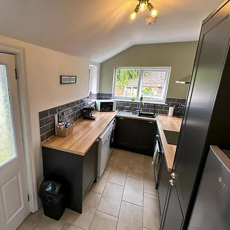 Cecil House - Stylish 2-bed, Sleeps 5 Guests, Free Parking, Close To Cathedral, Bars & Restaurants Lincoln