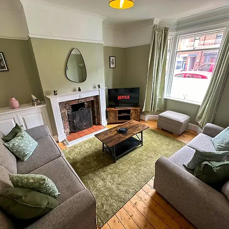Cecil House - Stylish 2-bed, Sleeps 5 Guests, Free Parking, Close To Cathedral, Bars & Restaurants * Lincoln