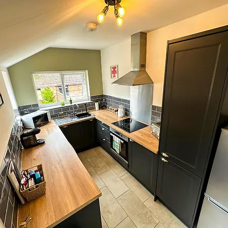 Cecil House - Stylish 2-bed, Sleeps 5 Guests, Free Parking, Close To Cathedral, Bars & Restaurants Holiday home Lincoln
